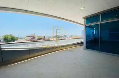Apartment - 4 Bedrooms - 4 Bathrooms for rent in Mina Tower - Mina Road - Tourist Club Area - Abu Dhabi