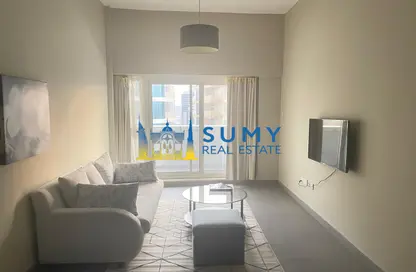 Living Room image for: Apartment - 1 Bedroom - 2 Bathrooms for rent in The Bridge - Dubai Sports City - Dubai, Image 1