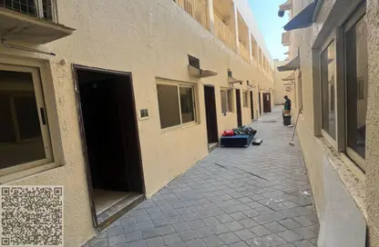 سكن عمال - استوديو - 8 حمامات للايجار في المنطقة الصناعية رقم 10 - المنطقة الصناعية بالشارقة - الشارقة