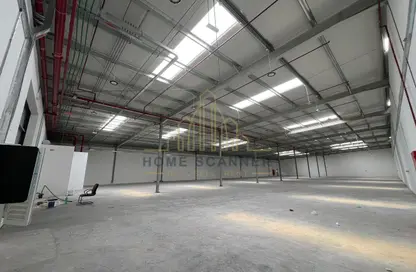 Warehouse - Studio - 2 Bathrooms for rent in Umm Ramool - Dubai
