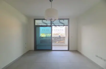 Empty Room image for: Apartment - 1 Bedroom - 2 Bathrooms for rent in Al Nasr Plaza - Oud Metha - Bur Dubai - Dubai, Image 1