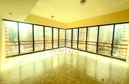 Duplex - 3 Bedrooms - 4 Bathrooms for rent in Baniyas Tower - Al Danah - Abu Dhabi