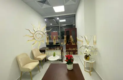 Office Space - Studio - 1 Bathroom for rent in Red Avenue - Al Garhoud - Dubai