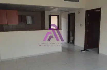 شقة - غرفة نوم - 2 حمامات للايجار في س04 - طراز فرنسي - المدينة الدولية - دبي
