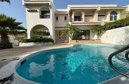 Villa - 5 Bedrooms - 6 Bathrooms for rent in Jumeirah 2 - Jumeirah - Dubai