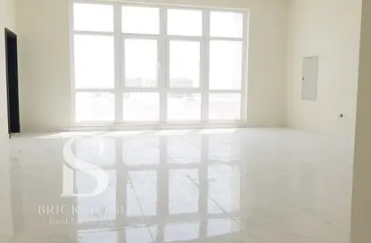 صورة لـ غرفة فارغة فيلا - 5 غرف نوم - 7 حمامات للايجار في وادي الشبك - دبي ، صورة رقم 1