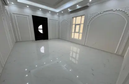 فيلا - 8 غرف نوم - 8 حمامات للايجار في مدينة الرياض - أبوظبي