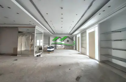 Shop - Studio - 2 Bathrooms for rent in Sheleila Tower - Al Khalidiya - Abu Dhabi