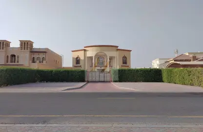 Outdoor House image for: Villa - 5 Bedrooms - 7 Bathrooms for rent in Al Barsha South 2 - Al Barsha South - Al Barsha - Dubai, Image 1