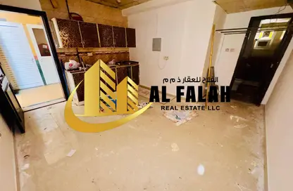 شقة - 1 حمام للايجار في مجمع مويلح - تجارية مويلح - الشارقة