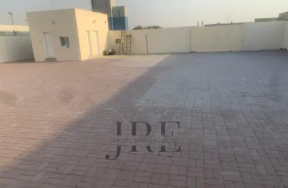 Warehouse - Studio - 1 Bathroom for rent in Al Sajaa - Sharjah