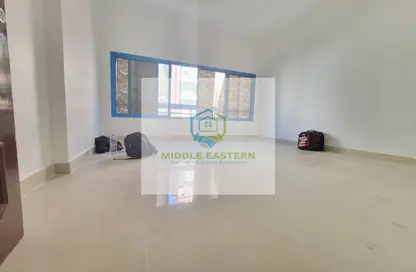 Empty Room image for: Apartment - 2 Bedrooms - 2 Bathrooms for rent in Al Mansoori Building - Madinat Zayed - Abu Dhabi, Image 1