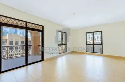 Empty Room image for: Apartment - 3 Bedrooms - 4 Bathrooms for sale in Kamoon 2 - Kamoon - Old Town - Dubai, Image 1
