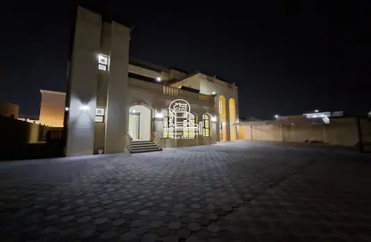 فيلا - 8 غرف نوم - 8 حمامات للايجار في مدينة الرياض - أبوظبي