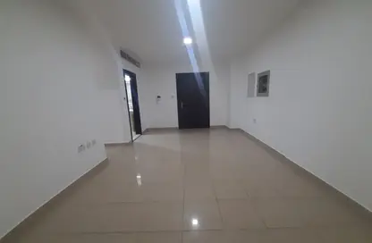 Apartment - 1 Bedroom - 2 Bathrooms for rent in Tourist Club Area - Abu Dhabi