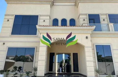 Villa - Studio - 5 Bathrooms for rent in Al Manara - Dubai