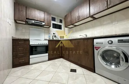 Apartment - 2 Bedrooms - 2 Bathrooms for rent in Al Ghaith Tower - Hamdan Street - Abu Dhabi
