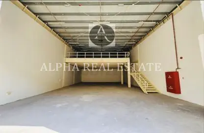 Warehouse - Studio - 1 Bathroom for rent in Al Sajaa - Sharjah