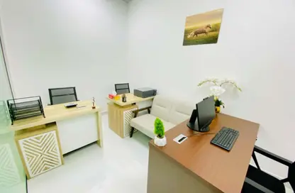 Office Space - Studio - 1 Bathroom for rent in Red Avenue - Al Garhoud - Dubai