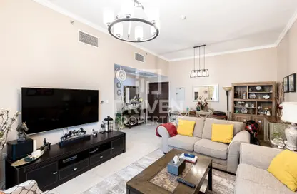 Living Room image for: Apartment - 2 Bedrooms - 4 Bathrooms for rent in Iris - Azizi Residence - Al Furjan - Dubai, Image 1
