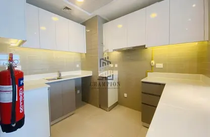 Kitchen image for: Apartment - 1 Bedroom - 2 Bathrooms for rent in Bloom Marina - Al Bateen - Abu Dhabi, Image 1
