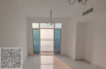 شقة - 3 غرف نوم - 3 حمامات للايجار في مساكن كورنيش عجمان - طريق كورنيش عجمان - عجمان
