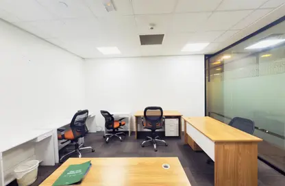 مكتب - استوديو - 1 حمام للايجار في برج كونراد التجاري - شارع الشيخ زايد - دبي