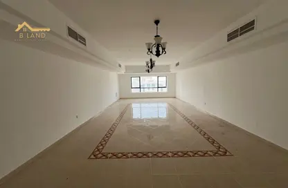 شقة - 3 غرف نوم - 4 حمامات للايجار في الممزر بلازا - شارع التعاون - التعاون - الشارقة