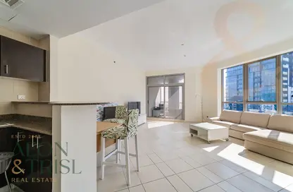 Living / Dining Room image for: Apartment - 2 Bedrooms - 3 Bathrooms for sale in The Torch - Dubai Marina - Dubai, Image 1