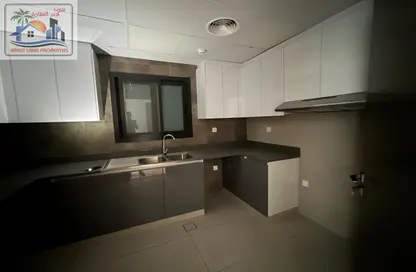Apartment - 2 Bedrooms - 2 Bathrooms for rent in Abu shagara Building 2 - Budaniq - Al Qasimia - Sharjah