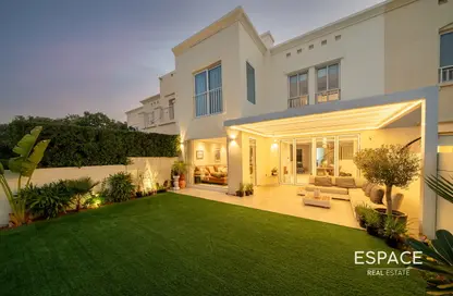 فيلا - 3 غرف نوم - 3 حمامات للبيع في الفرات - البحيرات - دبي