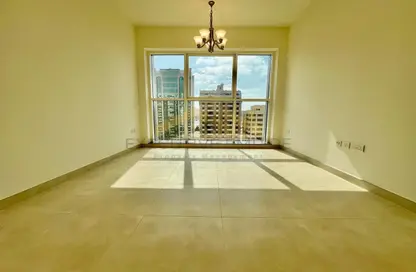 Empty Room image for: Apartment - 1 Bedroom - 2 Bathrooms for rent in Jannah Place City Center - Al Falah Street - City Downtown - Abu Dhabi, Image 1