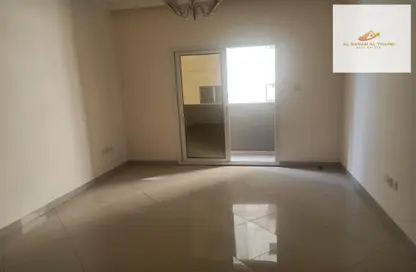 شقة - غرفة نوم - 2 حمامات للايجار في التعاون - الشارقة
