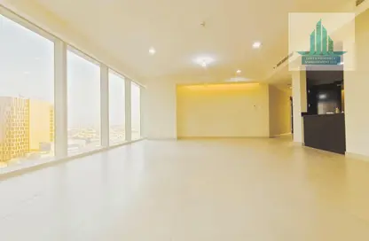 Apartment - 2 Bedrooms - 5 Bathrooms for rent in Shining Towers - Al Khalidiya - Abu Dhabi