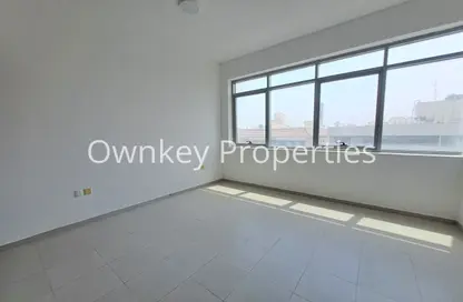 Apartment - Studio - 1 Bathroom for rent in Emerald Karama - Al Karama - Dubai