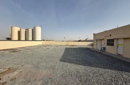 Warehouse - Studio - 1 Bathroom for rent in Al Sajaa - Sharjah