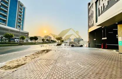 Shop - Studio - 2 Bathrooms for rent in Jumeirah Garden City - Al Satwa - Dubai