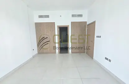 شقة - 2 غرف نوم - 2 حمامات للايجار في مونت روز ريزيدنس B - مونت روز - حديقة دبي العلميه - دبي