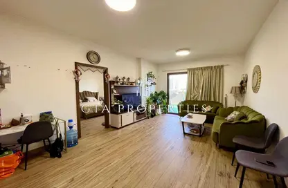 شقة - غرفة نوم - 2 حمامات للايجار في شرق 40 - الفرجان - دبي