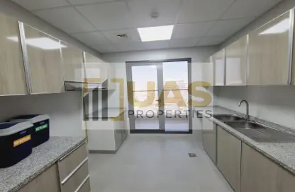 Apartment - 2 Bedrooms - 3 Bathrooms for rent in Al Manal La Rose - Jumeirah Village Circle - Dubai