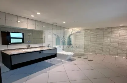 Villa - 4 Bedrooms - 5 Bathrooms for rent in Umm Suqeim 3 - Umm Suqeim - Dubai