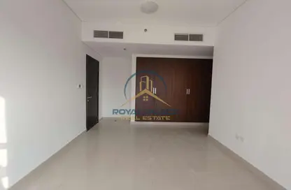 شقة - 2 غرف نوم - 3 حمامات للايجار في بناية رويال جي في سي - الضاحية 10 - قرية الجميرا سركل - دبي