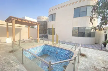 Villa - 5 Bedrooms - 5 Bathrooms for rent in Jumeirah 3 Villas - Jumeirah 3 - Jumeirah - Dubai