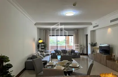 Living / Dining Room image for: Apartment - 1 Bedroom - 2 Bathrooms for sale in Golden Mile 9 - Golden Mile - Palm Jumeirah - Dubai, Image 1