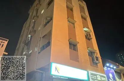 عمارة بالكامل - استوديو - 8 حمامات للبيع في برج الكورنيش - طريق كورنيش عجمان - عجمان