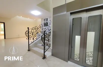 Villa - 6 Bedrooms for rent in Al Karamah - Abu Dhabi