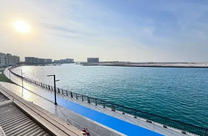 شقة - 2 غرف نوم - 3 حمامات للايجار في 15B البحيرة - لاجون - ميناء العرب - راس الخيمة - رأس الخيمة