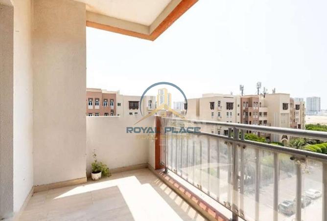 Close Kitchen | Near Metro | Chiller Free
