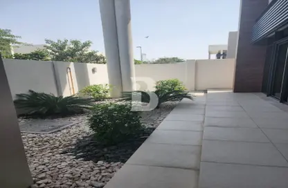 Villa - 5 Bedrooms - 6 Bathrooms for rent in West Yas - Yas Island - Abu Dhabi