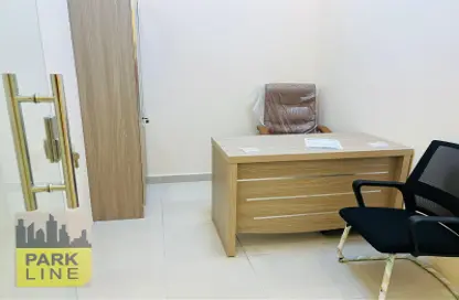 صورة لـ غرفة- غرفة النوم مكتب - استوديو - 3 حمامات للايجار في بناية دار السلام - شارع الكورنيش - أبوظبي ، صورة رقم 1